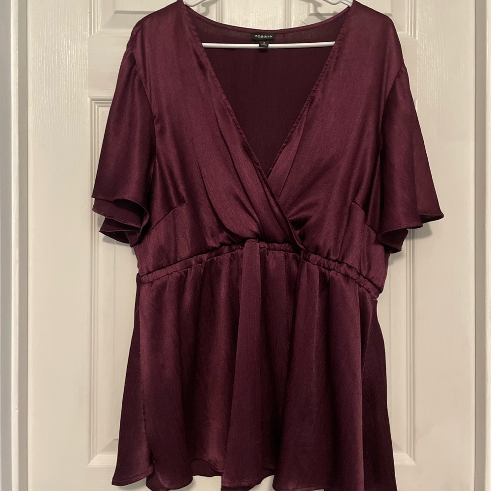Torrid size 3 shiny burgundy v-neck textured wrap top